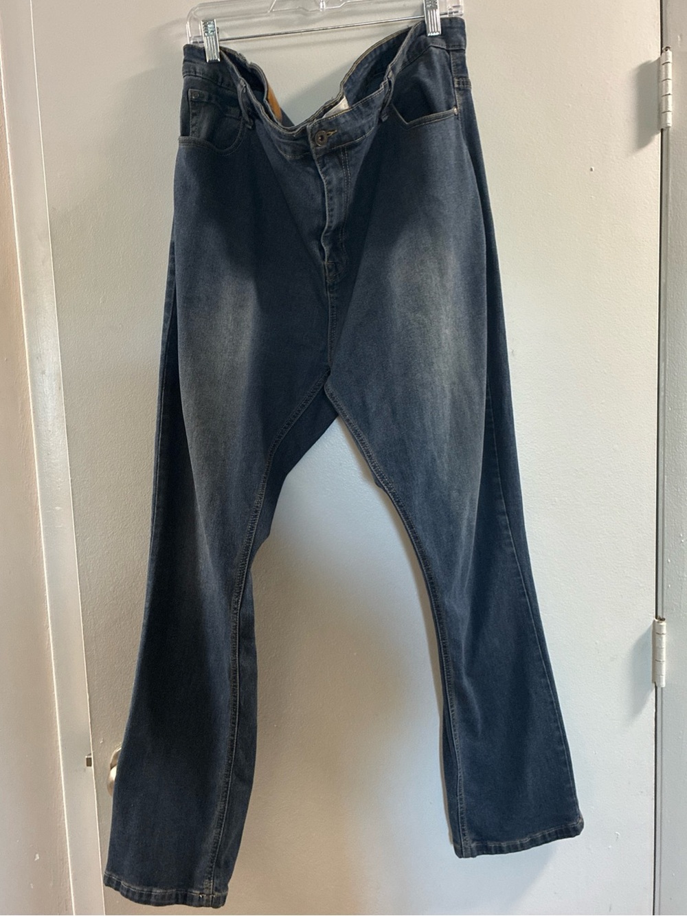 Straight-Leg Men's Jeans in Washed Blue Sz 46/32‎